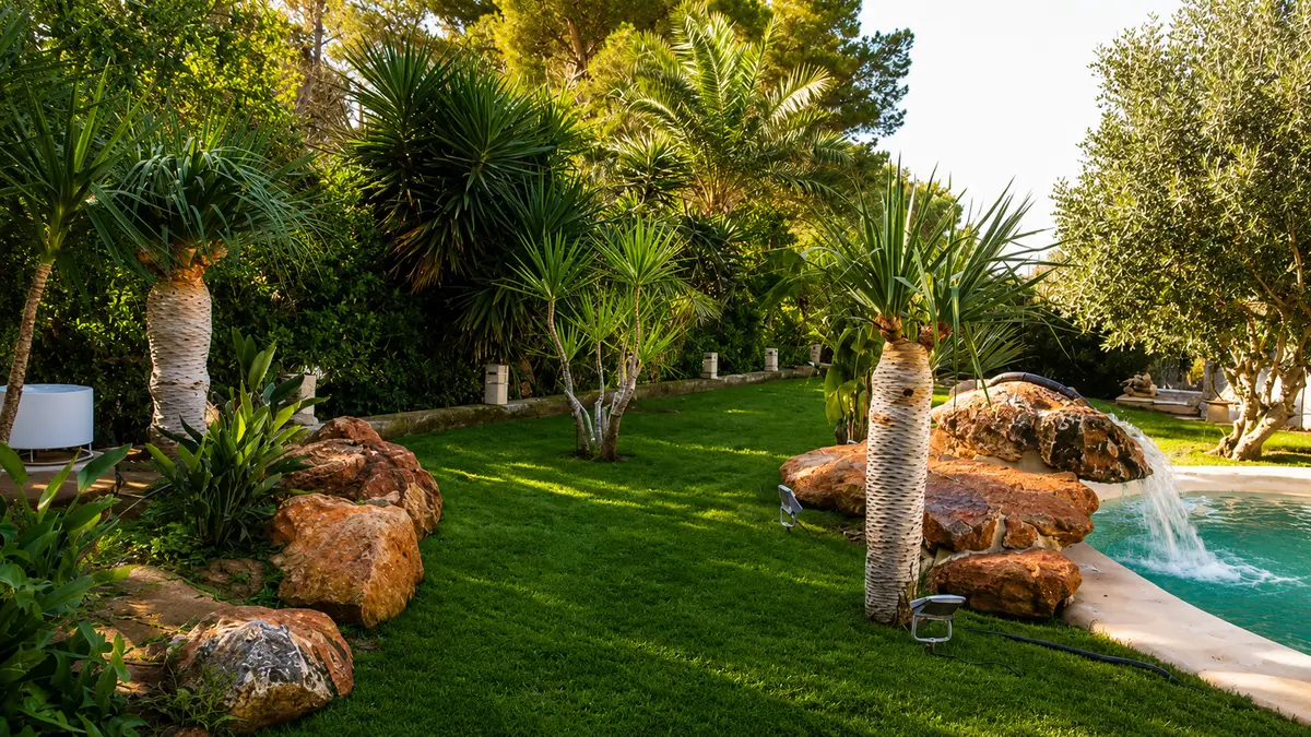 Jardines de hoteles boutique en Ibiza